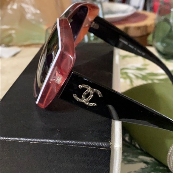 Chanel sunglasses - Picture 5 of 6